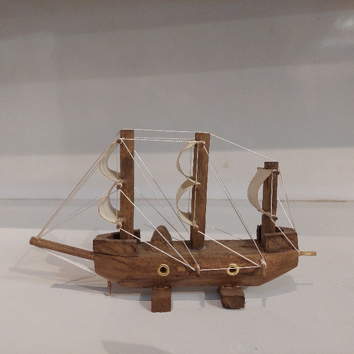 small-wooden-ship-model-masterwood.jpg