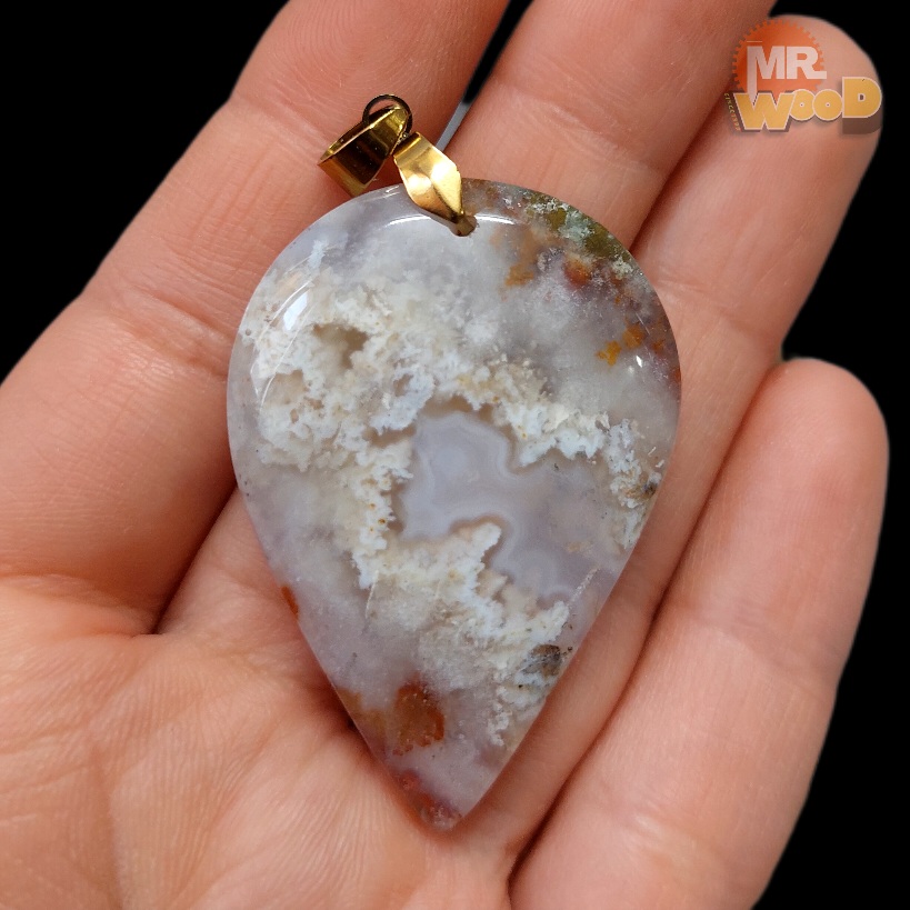 Teardrop Shajar agate necklace with mirror polish and soft mist design