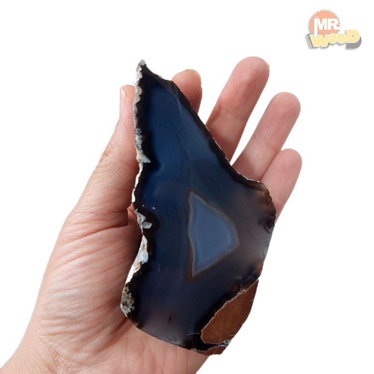 سنگ دکوری عقیق سلیمانی با سطح صیقلی و لبه طبیعی