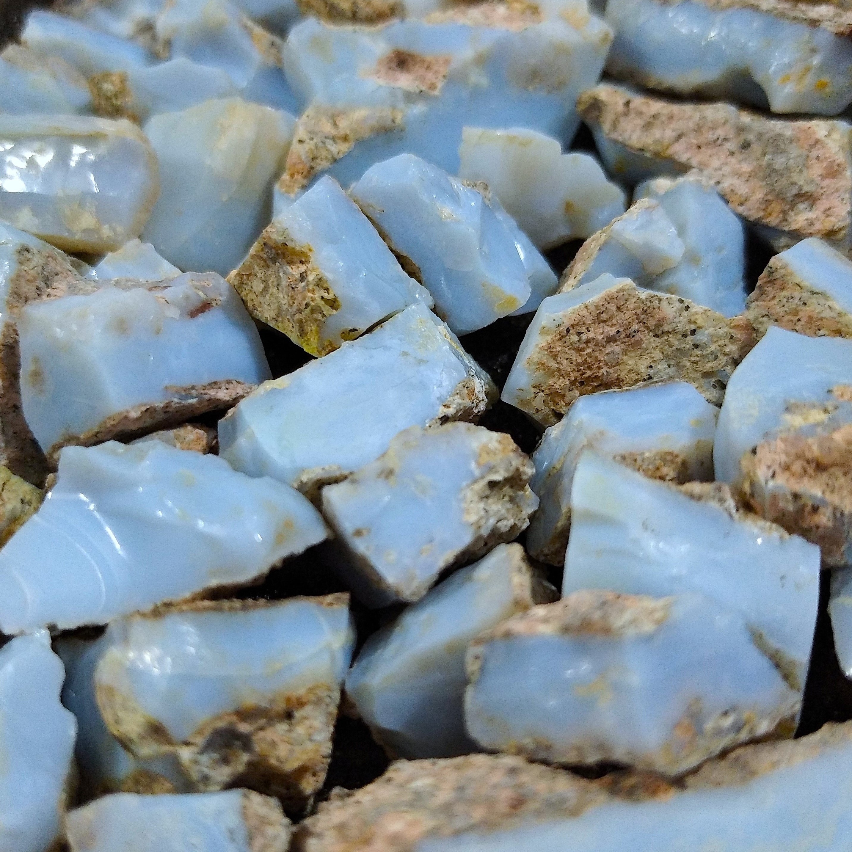سنگ قیمتی اپال آبی راف (Blue Opal)؛ تجلی رنگ آسمان و آرامش دریا در دل طبیعت | اصل و طبیعی از معادن ایالت اورگن (Oregon) | فروش عمده و خرده | وارد کننده مستقیم با قیمت های ویژه