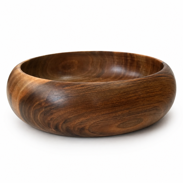چیدمان کاسه چوبی گردو ۲۵ سانتیمتری روی میز ناهارخوری در فضای مدرن و مینیمال.